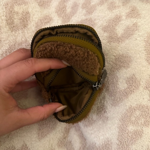 Lululemon Nano Clip-On Fleece Backpack Burnt Caramel - Picture 6 of 7